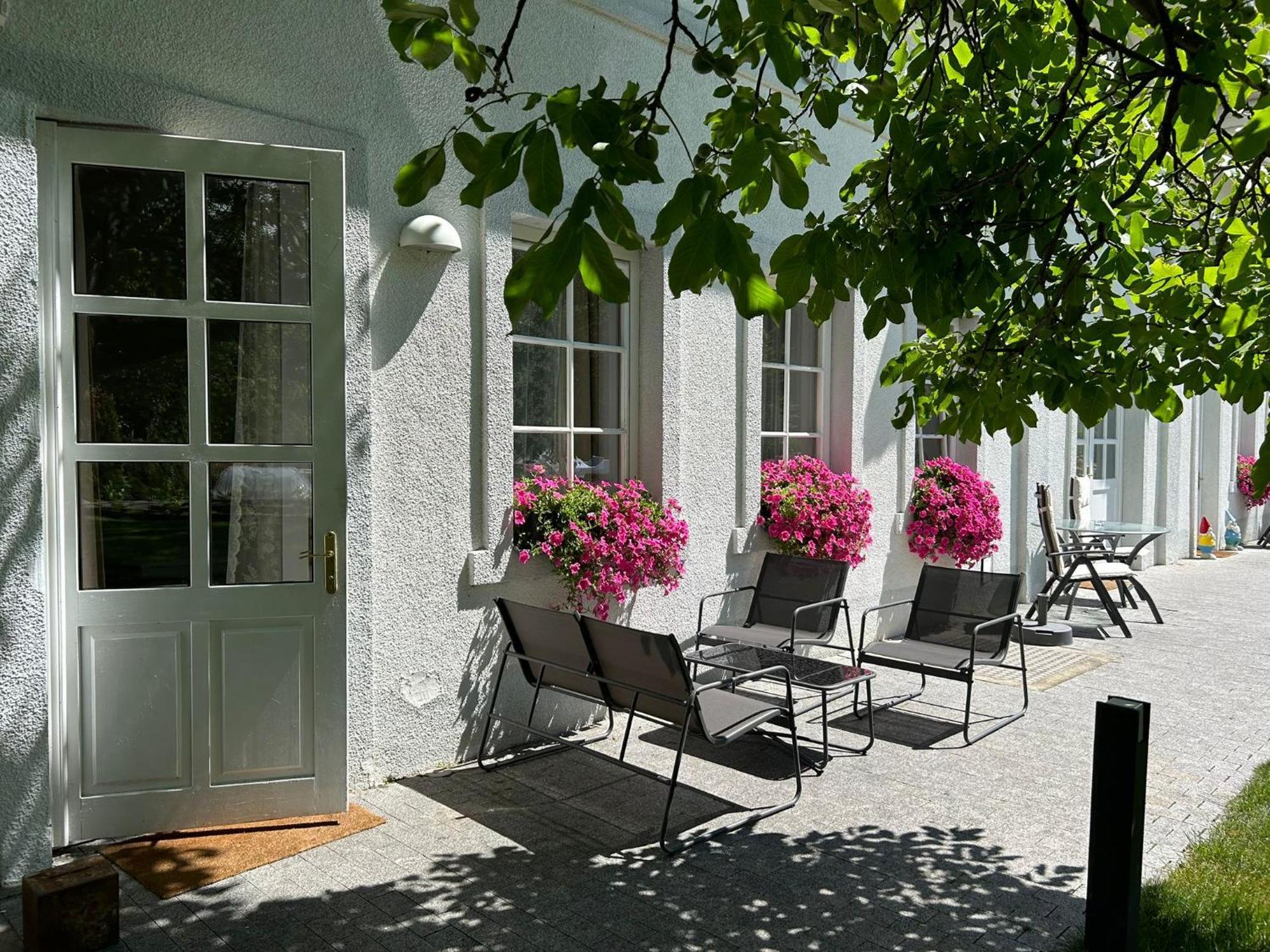 Apartment Mit Gartenblick Und Terrasse Baden Exterior foto